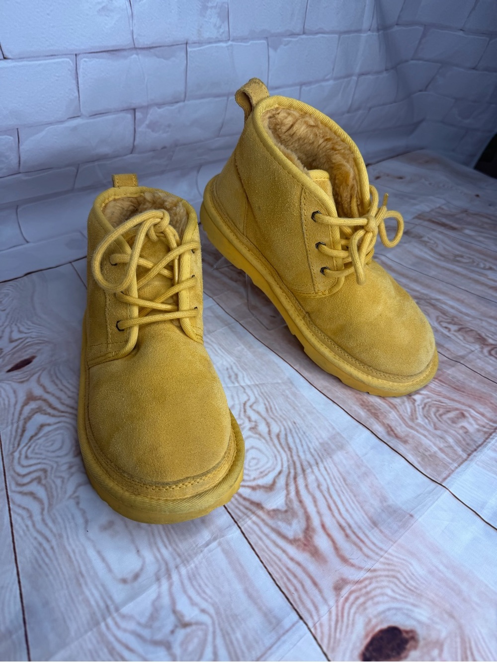 UGG Neumel Chukka Boots Mustard Yellow Suede Shearling‎ Lined Women’s Size 4